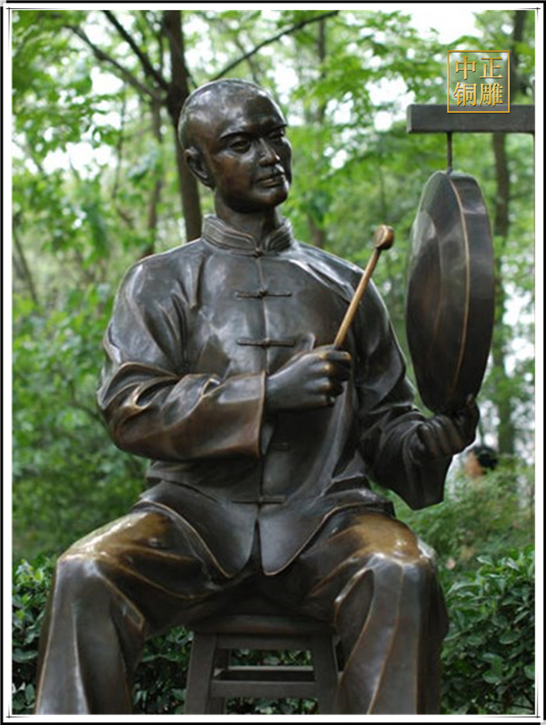 敲鑼銅雕塑.jpg 敲鑼銅雕塑.jpg