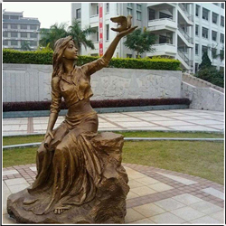 ??鴿子女孩校園雕塑 ??鴿子女孩校園雕塑