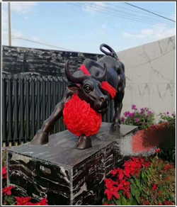 帶紅花銅牛雕塑 帶紅花銅牛雕塑