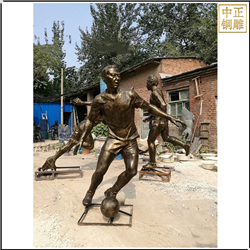 校園廣場(chǎng)踢足球雕塑 校園廣場(chǎng)踢足球雕塑